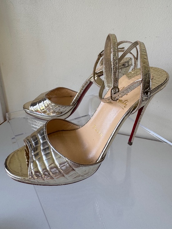 Christian Louboutin Gold Snakeskin Heel Sandals in size 38 offer a peep toe desi - Picture 15 of 15